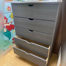 Dresser / Five drawers dresser