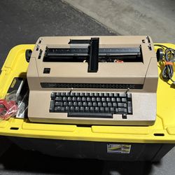 Vintage IBM Selectric III Correcting Typewriter READ DESCRIPTION