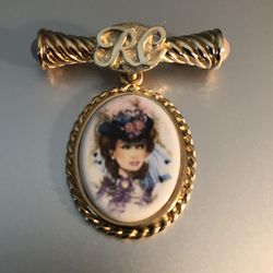 90’s President Club Dangling Cameo Gold Plated Avon Brooch 