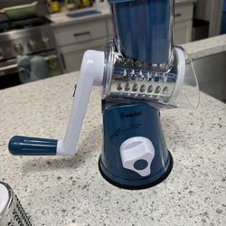 Rotary Cheese Grater, Kitchen Mandoline Vegetable Slicer with 3 Interchangeable Blades, Easy to Clean Rotary Grater Slicer for Fruit, Vegetables, Nuts