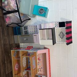 Please Read. All Barbie Accessories And House. 