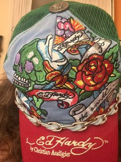 Ed Hardy Hat with gold chain