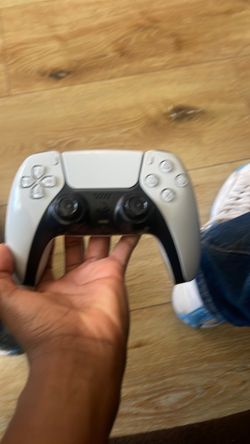 White tumb sticks off