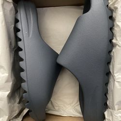 Yeezy Slides 