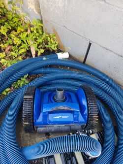 Pool vacuum