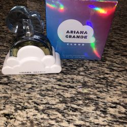 Ariana Grande Perfume 