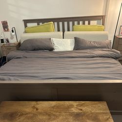 king-size wooden bed i