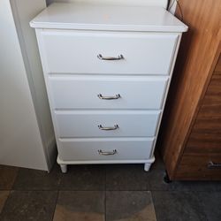 Chest  Of  4  Drawers 