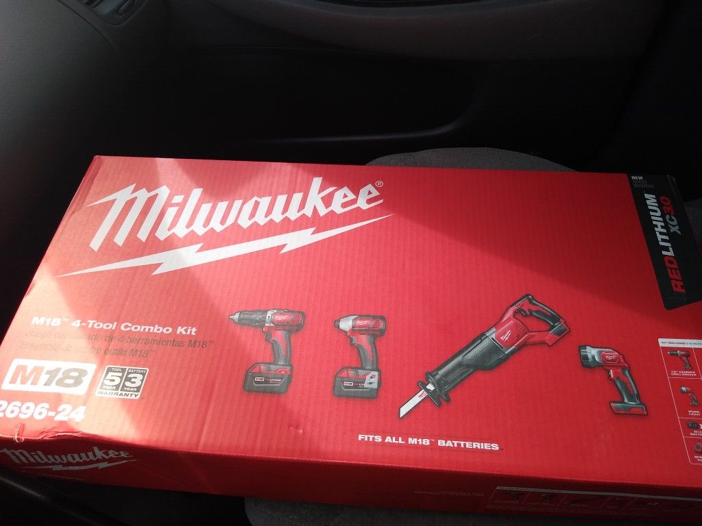 Milwaukee 4 tool combo kit (FIRM ON PRICE)