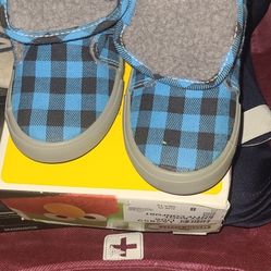 Cozy boots size 8 infant New