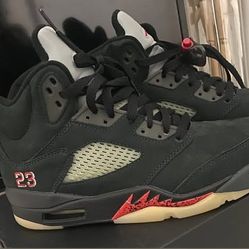 Air Jordan 5s Size 7 — Authentic — Great Condition -- 120$ OBO