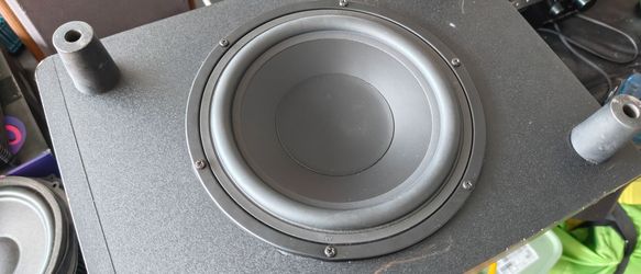 Dual 8-in powered subwoofer