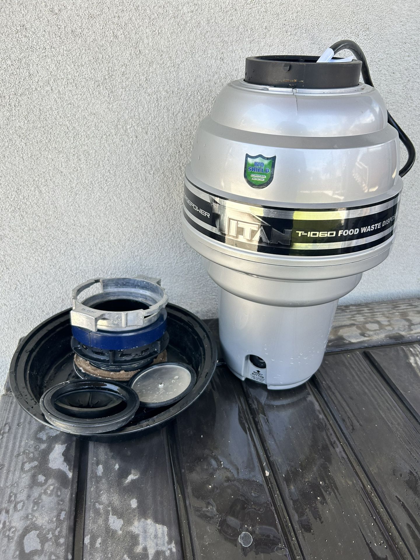 Titan T-1060 1 1/4 HP Disposal