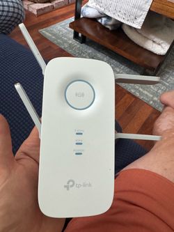 TP-Link WiFi Range Extender wall plug in