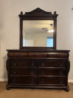 Drawer Dresser with Mirror