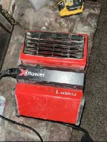 Floor air blower