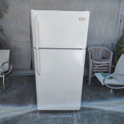 Frigidaire Refrigerator  Date 08/2013