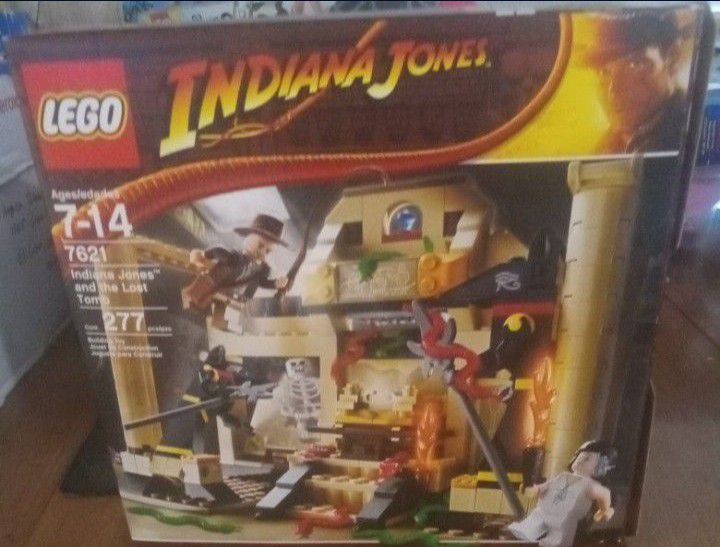 vintage retired 2008 Lego #7621 Indiana Jones & The Lost Tomb.