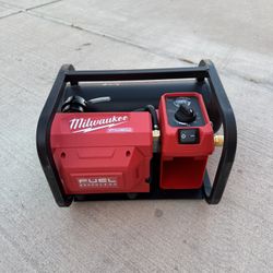 Milwaukee Air Compressor (tool Only 