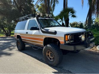 1999 Chevy Restored With Original Parts New Engine  Professional Upgrades + receipts from Burbank off-road shop 	•	Brand-new Vortec engine (<1,000 mil
