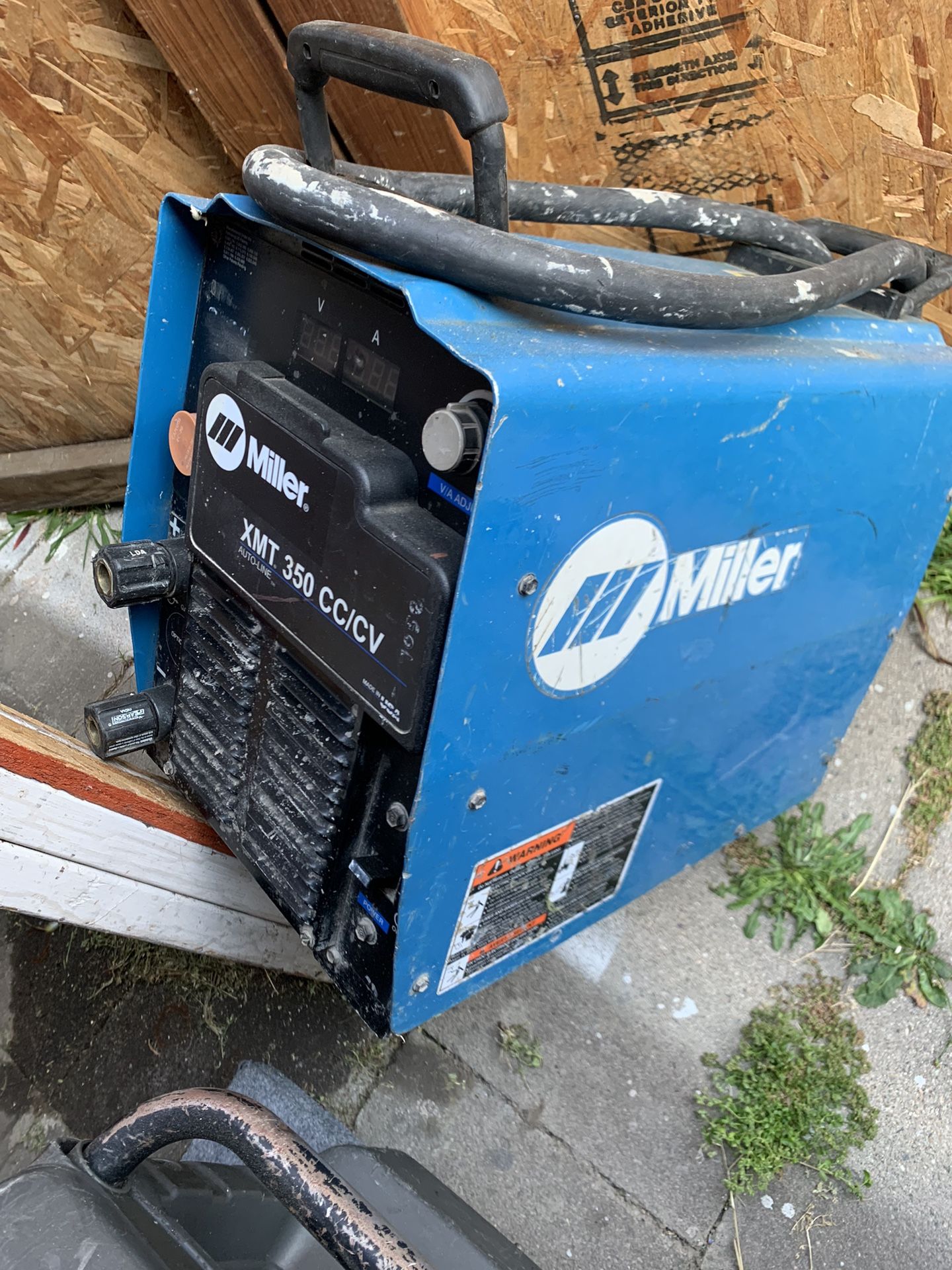 Miller Xmt 350 Welder Machine In Great Condition