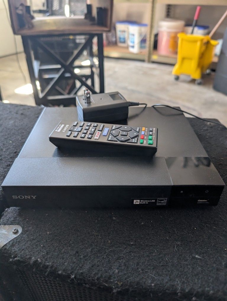 Sony Blu-ray/DVD Player BDP-S3700 With Remote Wireless Lan Built-in