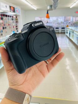 Canon EOS R50