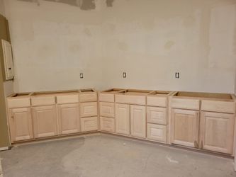 CUSTOM DESIGN GABINETS 