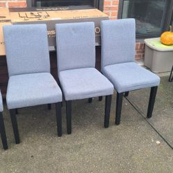 4 Dining Room Chairs 
