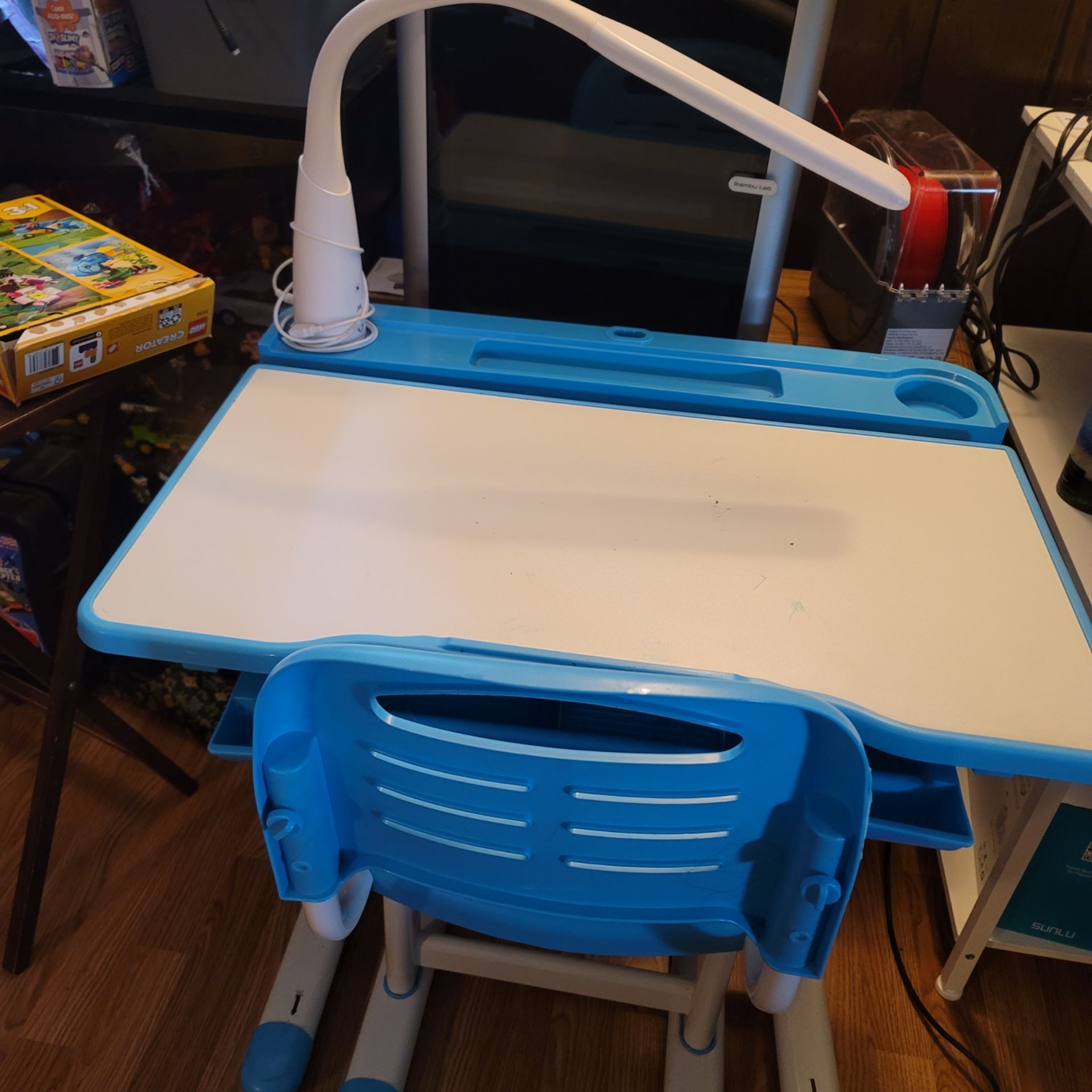 Kids desk (Mecor)