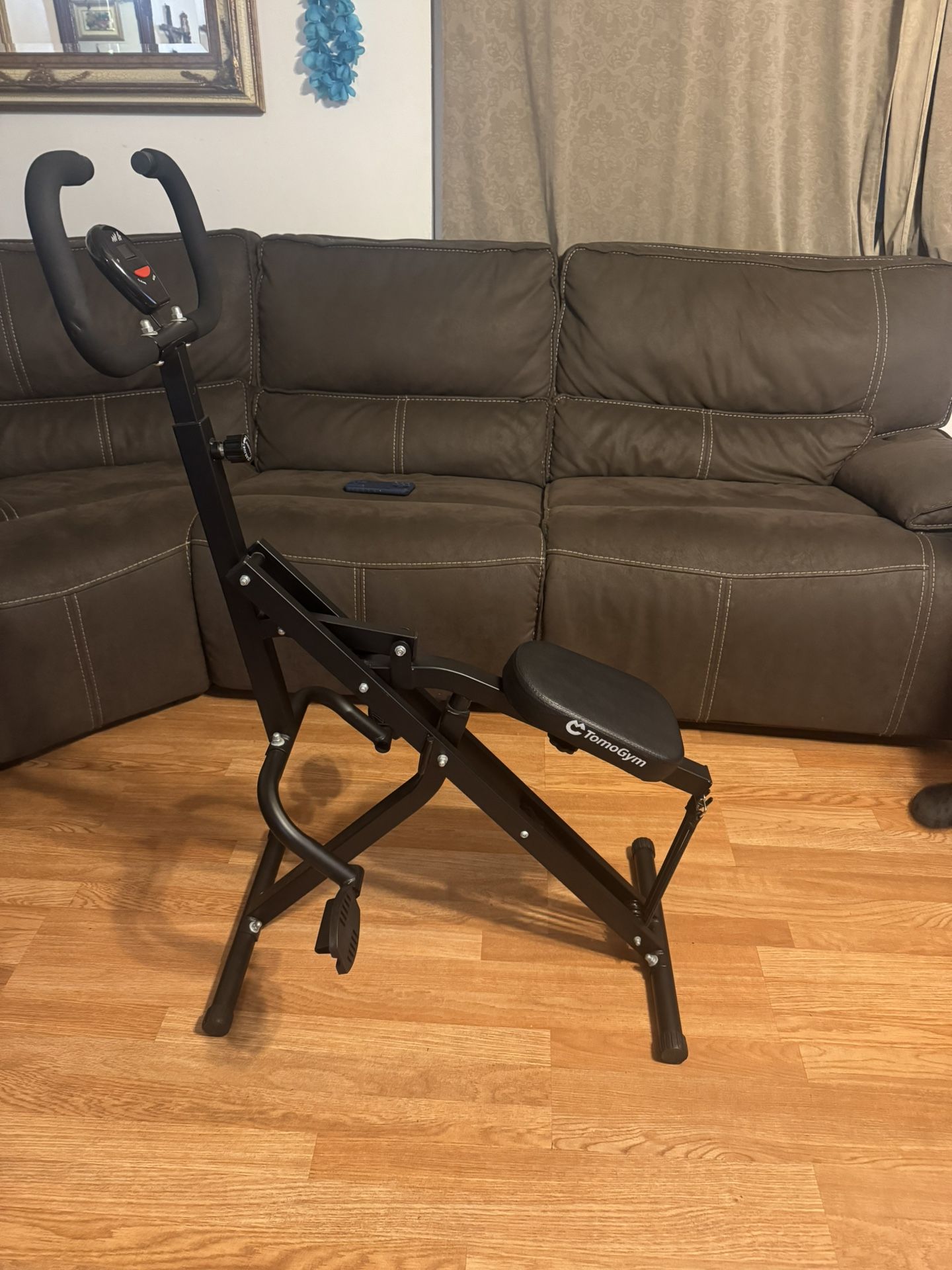 TomoGym Squat Machine