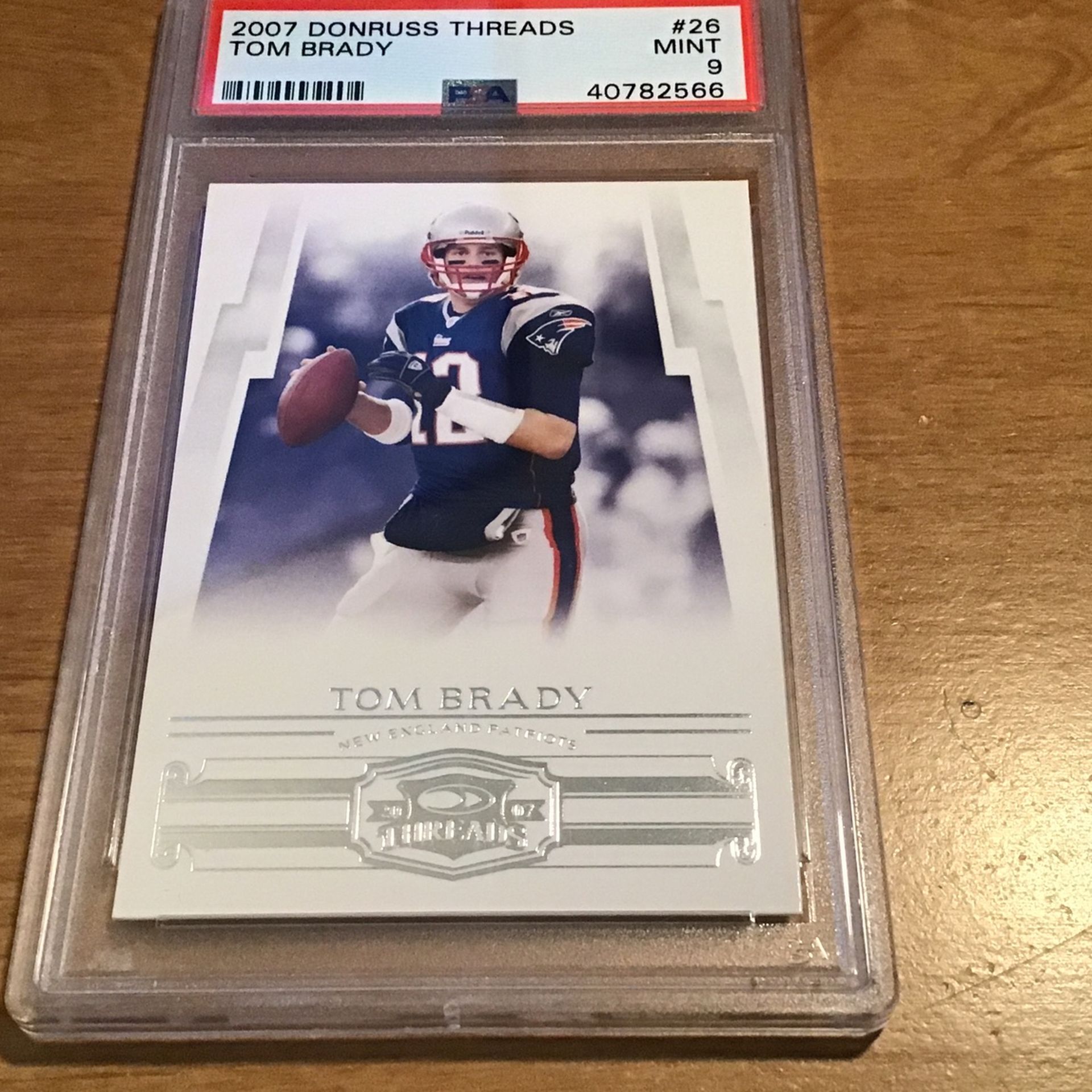 2007 Donruss Threads #26 Tom Brady New England Patriots PSA 9 Mint