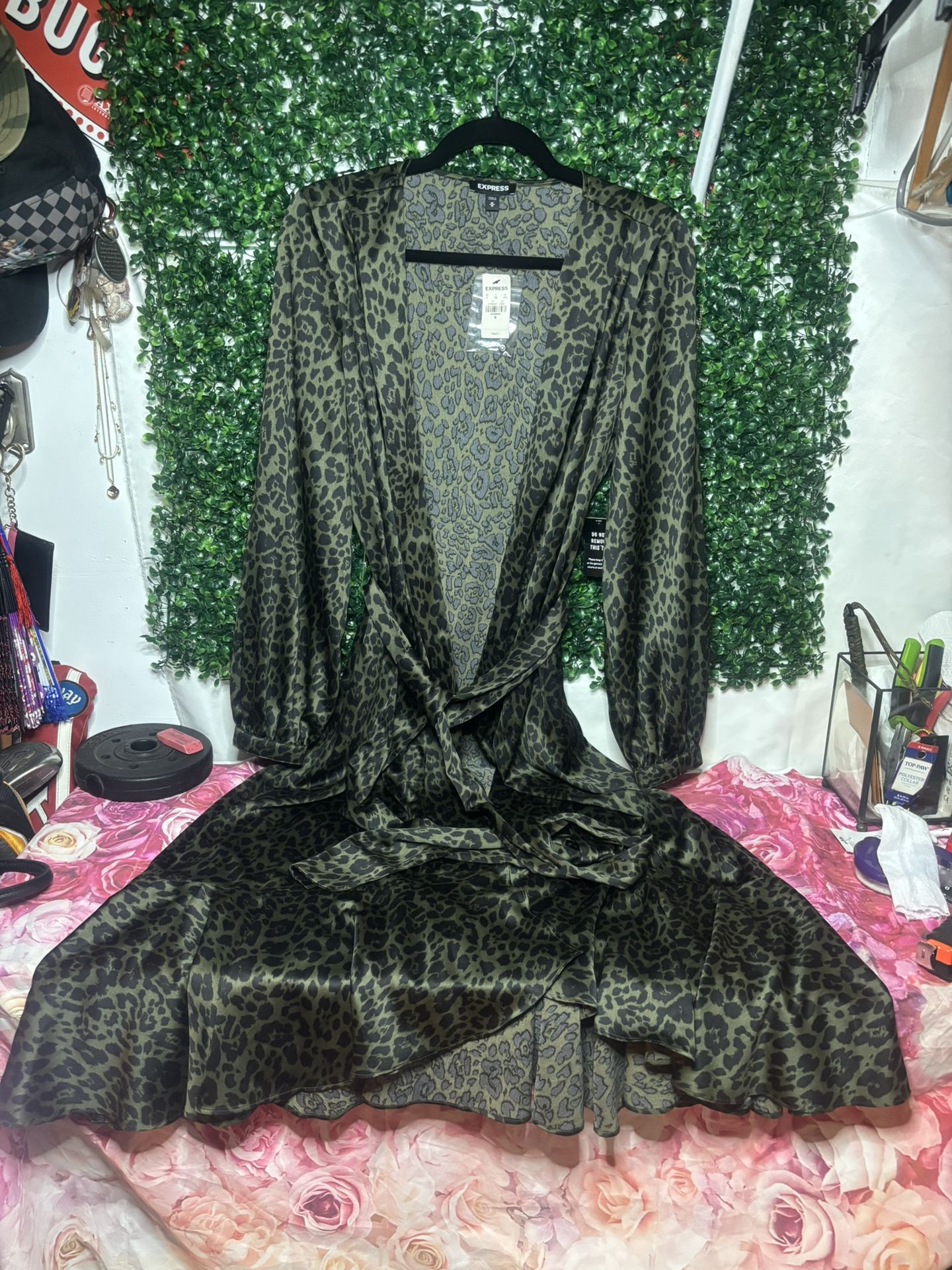 Women’s Small Express Robe NWT