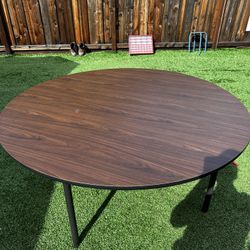 Folding Round Table 