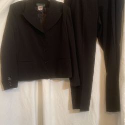 Ladies Harve Bernard Pants Suit Size 16