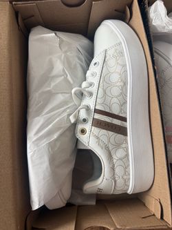 Woman’s shoes size 7