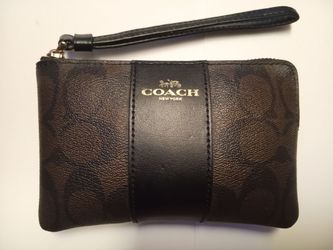 Coach Corner Zip Wristlet