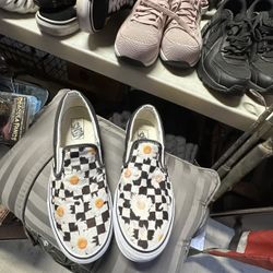 VANS Men Shoes - Size 9 - 45$ - Good Condition - 45$ 