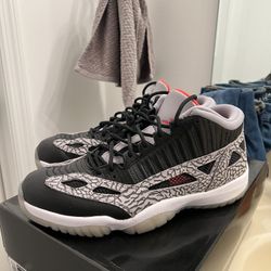 Air Jordan 11 Low IE 10.5