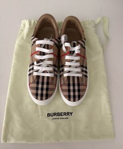 Burberry women shoes on sale size 8.5
