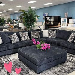 Lavernett Sectional sofa🎀Brand New 🆕