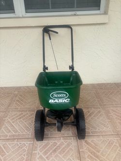 Scott’s broadcast lawn spreader fertilizer