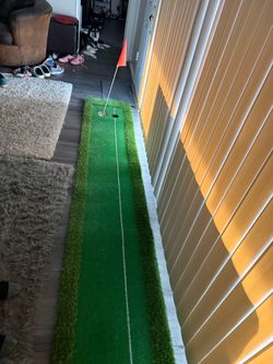 Putting green with flag/pin hold