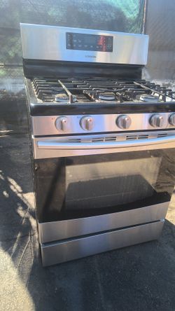 Beautiful 5 Burner Stove 💲349