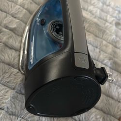 Hamilton Beach Clothing Iron, Steam Iron for Clothes with Stainless Steel Soleplate & Retractable Cord,