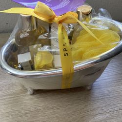 Luxetique Spa Gift Basket for Women - 8pc Yellow Gift Set