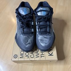 Nike Kyrie 8 Black/Mercury Gray-White DJ6017-001 Men's Size 9.5 NEW 