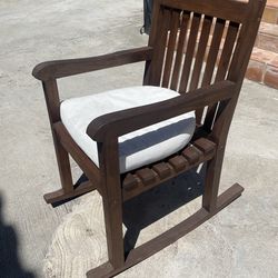 WOOD ROCKING CHAIR