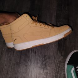 Yellow Pumas 