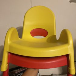 TODDLER/KIDS PAIR OF CHAIRS $10